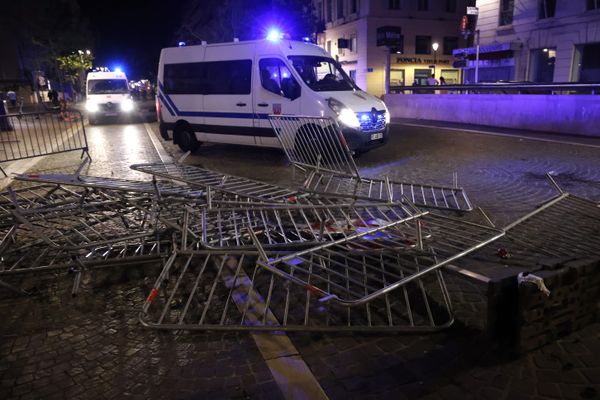 Début juillet 2023, le centre-ville de Marseille a été le théâtre d'affrontements violents entre manifestants et policiers à la suite de la mort de Nahel, 17 ans, lors d'un contrôle routier.