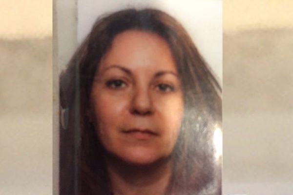 La police a diffusé le photo de Frédérique Barret. Lors de sa disparition, elle portait sans doute des lunettes. 