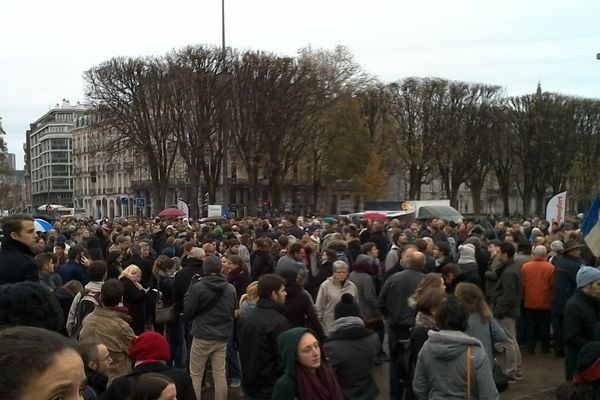 Des images du rassemblement de samedi à Lille, place de la République.