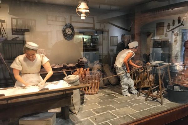 Le musée des maquettes animées expose des scènes de la vie d'un village au début du XXe siècle