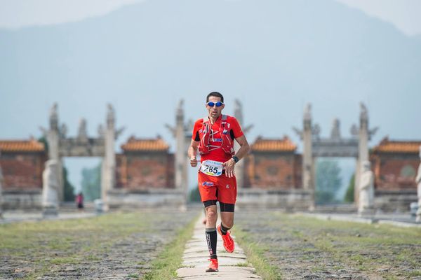 Le coureur montois a dû affronter des dénivelés impressionnants sur la muraille de Chine