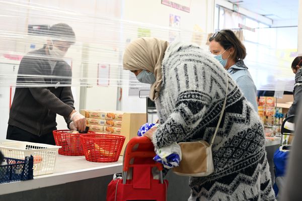 Les femmes et les enfants, premières victimes de la pauvreté. Ici le Secours catholique du Centre Val-de-Loire.