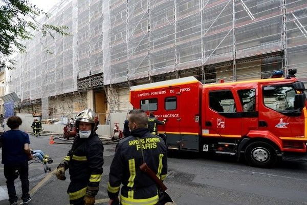 Les pompiers sont intervenus, ce lundi, sur un début d'incendie du toit de la BNF dans le 2e arrondissement à Paris.