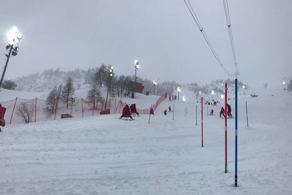 Les moniteurs de ski ont été réquisitionnés pour lisser la piste