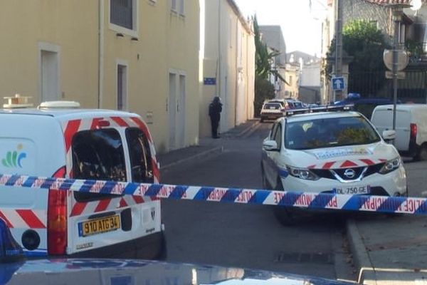 La police intervient rue des lavoirs à Mauguio, pour un forcené armé enfermé chez lui. 21 octobre 2015.