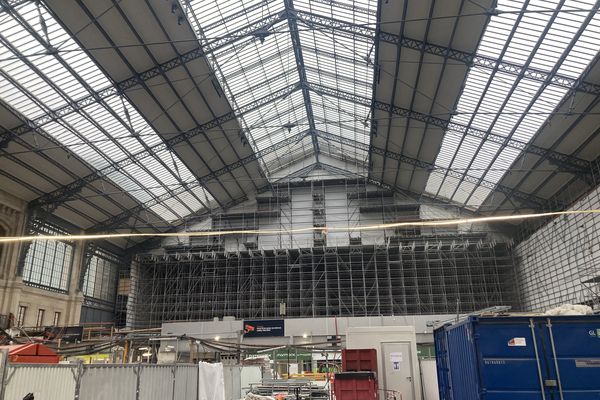 La verrière de la grande halle voyageurs d'Austerlitz se dévoile.