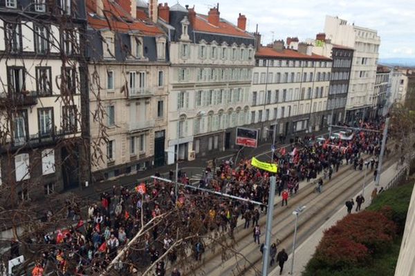 A Clermont-Ferrand, 2500 personnes ont manifesté contre la loi El Khomri le 9 avril. Ils étaient plus de 5000 le 31 mars.