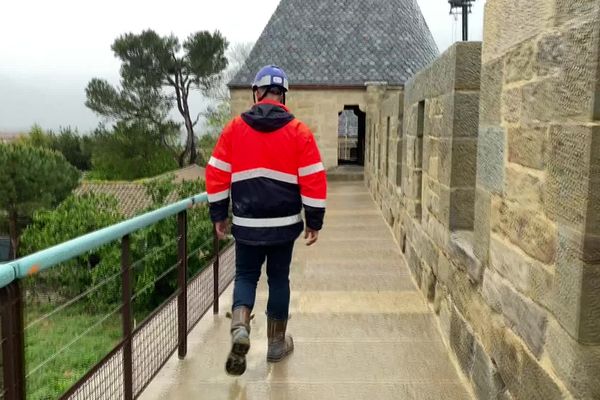 Une partie du chemin de ronde de la Cité de Carcassonne a été restaurée.