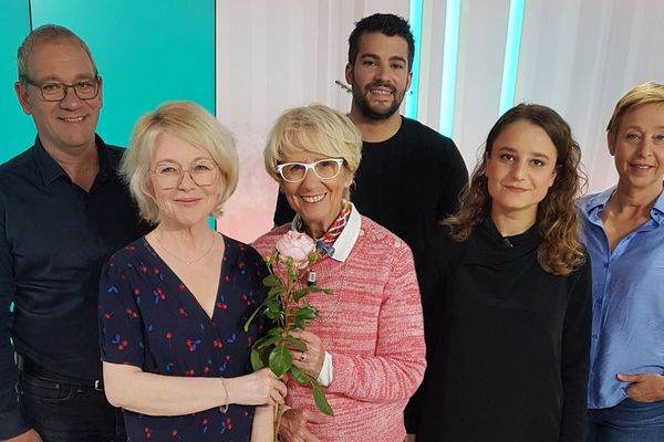 Valérie Chasteland avec Mercotte et les invités de l'émission