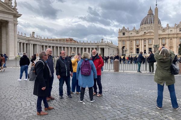 L'association des victimes de religieux pédo-criminels devant le Vatican