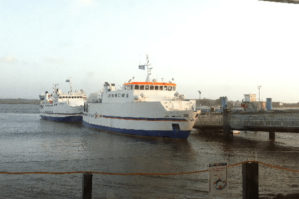 Les bateaux pour Groix à quai ...