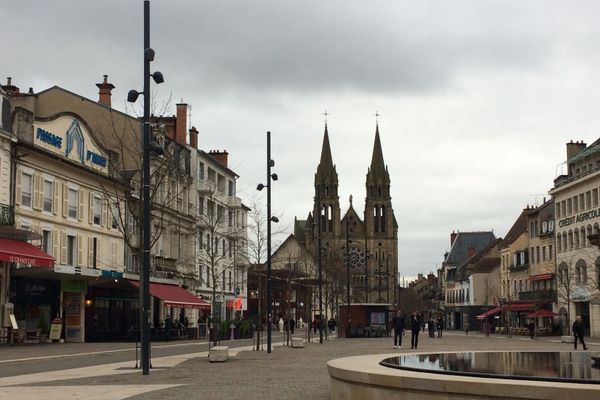 Samedi 9 janvier, la préfète de l’Allier a signé un arrêté qui fixe le couvre-feu à 18 heures dans le département. Il prend effet à compter du dimanche 10 janvier.