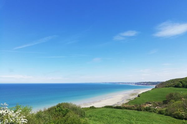 Un début de journée ensoleillé sur la Côte d'Albâtre, ce LUNDI.