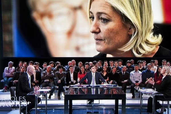 Marine Le Pen sur le plateau de "Des Paroles et Des Actes" en février 2012.