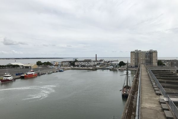 Le bassin du port de Saint-Nazaire. Image d'illustration