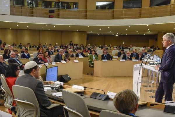 Une conférence régionale sur les Chrétiens d'orient se tient à Lyon sous la présidence de Laurent Wauquiez   