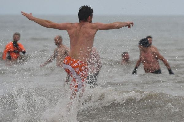 Chaque année, les courageux se donnent rendez-vous le 31 décembre ou le 1er janvier pour un bain de mer. Dieppe annule l'événement pour cause de coup de vent violent