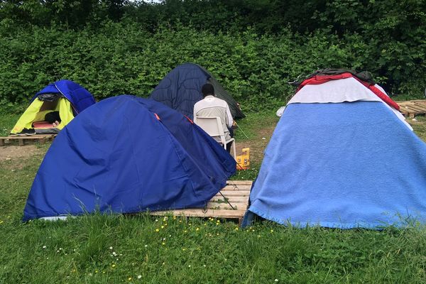 Le campement installé parc du Glacis à Strasbourg endeuillé ce samedi 25 mai