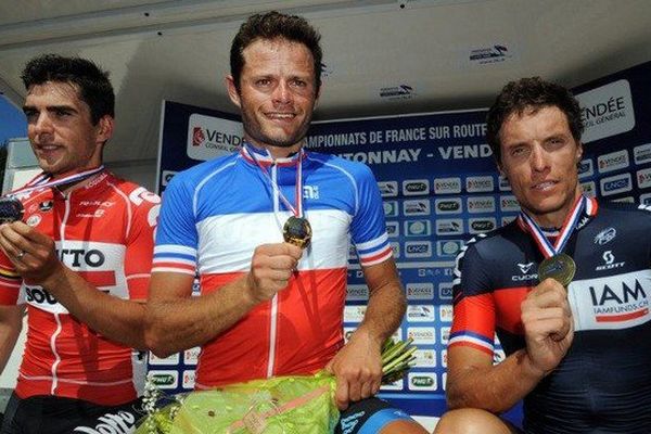 Le Calaisien Steven Tronet champion de France de cyclisme sur route, devant Tony Gallopin (à gauche) et Sylvain Chavanel (à droite)