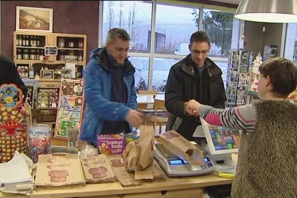 La boulangère fait distributeur d'argent liquide à Novillars