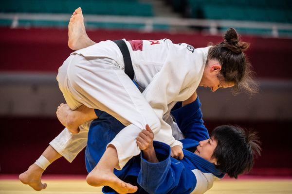 Sandrine Martinet, en kimono blanc, lors des Jeux paralympiques de Tokyo, le 27 août 2021.