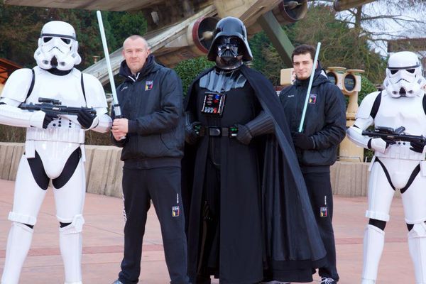 L'entraîneur Laurent Legname et le meneur de jeu Axel Julien (JDA Dijon) à Disneyland Paris.