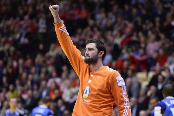 Le nouveau gardien de but des handballeurs toulousains Cyril Dumoulin en Janvier 2014 avec l'équipe de France