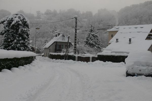 Saint-Lary sous la neige. Il est tombé par endroit plus d'1m50 de neige en 24 heures.