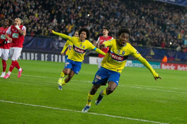 45e minute. Daho (à droite) donne l'avantage à Sochaux sur penalty. A l'image de son capitaine Viltard, Bonal explose de joie.