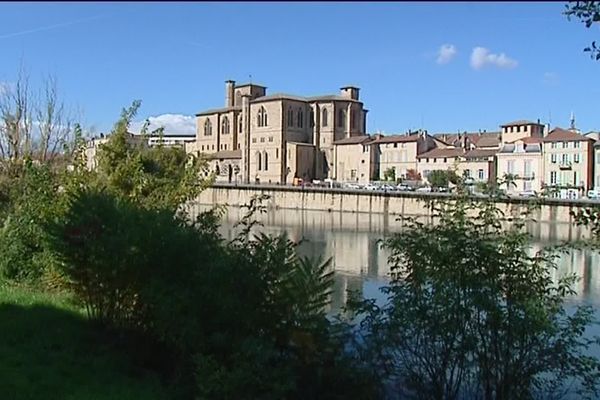 Lancée en 1930, la Foire du Dauphiné se déroule à Romans-sur-Isère. Le site sur lequel elle se tient depuis 1974 fait débat.