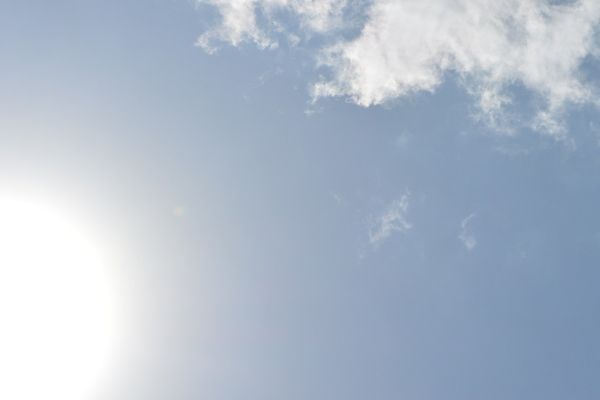 Ciel bleu, soleil et chaleur pendant 3 jours, annonce Météo France. 