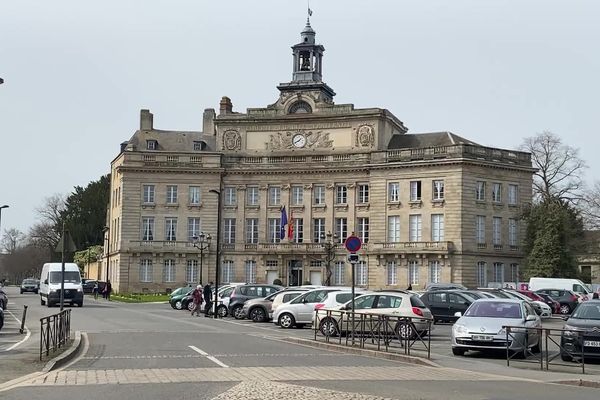 L'hôtel de ville d'Alençon, dans l'Orne.