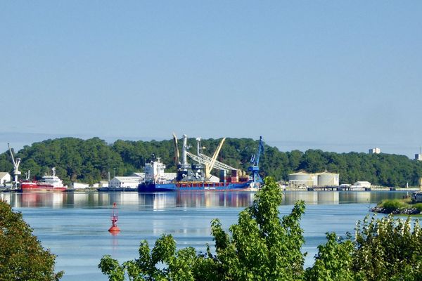 Le port de Bayonne. L'activité des entreprises au pays basque est au ralenti comme l'indique l'étude chiffrée de la chambre de commerce et d'industrie du pays basque. 