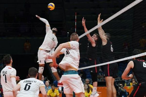 Les Français et les Canadiens se trouvent ex aequo à la dixième place du classement mondial de la Fédération internationale de volley-ball.