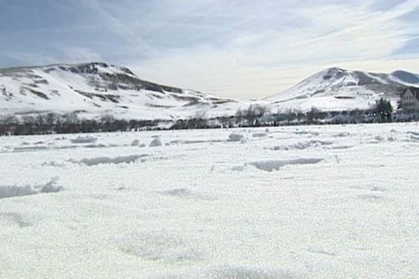 Petite fierté auvergnate, le lac du Guéry est le seul en France a autorisé la "pêche au trou".