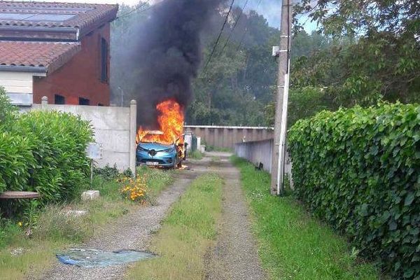 La Zoé de Claire a explosé alors qu'elle était garée. Le feu s'est propagé à la maison située à Blagnac, près de Toulouse.