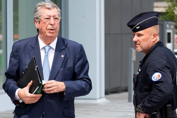 Le procureur a requis 7 ans ferme avec mandat de dépôt, et dix ans d'inéligibilité contre Patrick Balkany pour blanchiment et corruption.