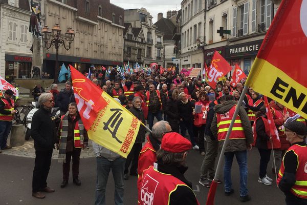 Une dixième journée de grève interprofessionnelle a eu lieu jeudi 20 février. La réforme des retraites est actuellement examinée à l’Assemblée nationale.

