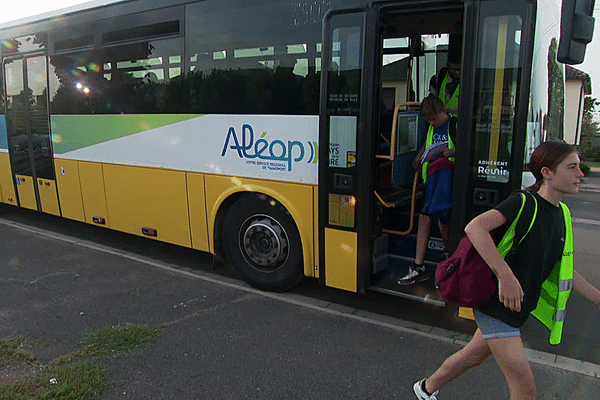 Transports scolaires en Pays de la Loire, l'abonnement annuel augmente de près de 40 %