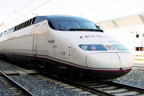 Un TGV espagnol Barcelone-Paris - RENFE