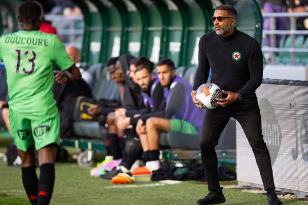 L'entraîneur, Habib Beye (sur le départ) du Red Star, au stade Bauer le 3 mai 2024.