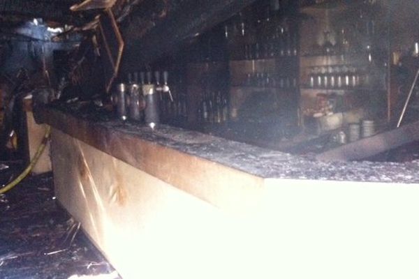 Le café des sports à Montbéliard détruit par un incendie, le 31 mai 2014.