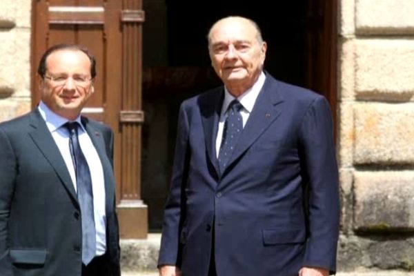 François Hollande en visite de courtoisie à Jacques Chirac en vacances dans son manoir de Bity.