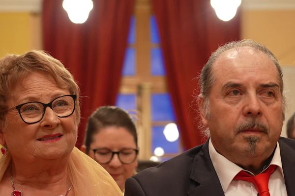 50 ans après, Christiane et Dominique Zangari renouvellent leurs vœux à la mairie de Quessy centre à Tergnier