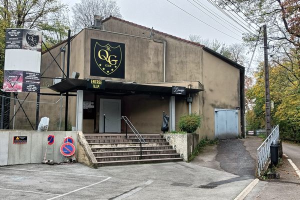 La discothèque "Le QG", située sur les rives du Doubs à Besançon.