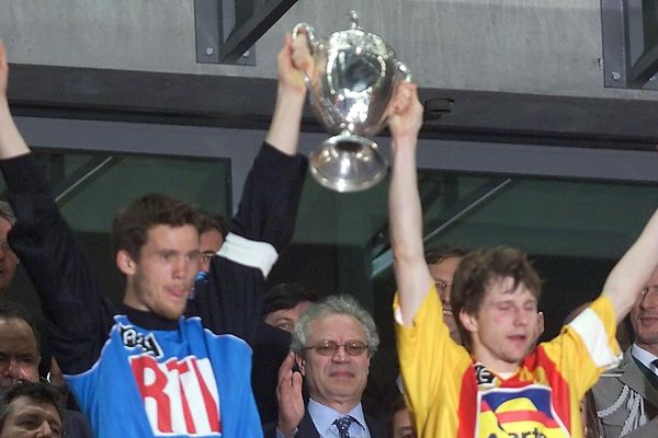 Landreau et Becque soulève tous les deux la Coupe de France 2000