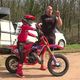 Lucas Bos, jeune champion de France de motocross à 8 ans, ici avec son coach, son père David