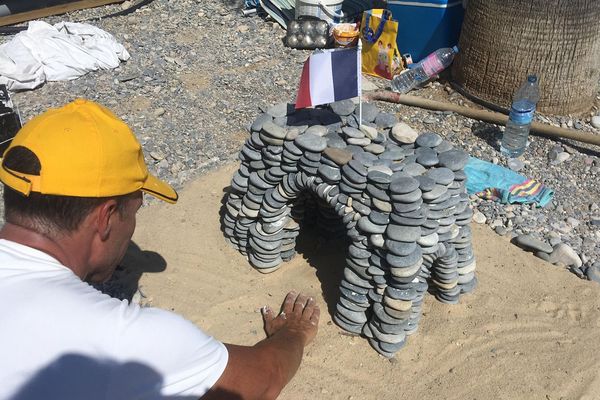 Un arc de triomphe en galets