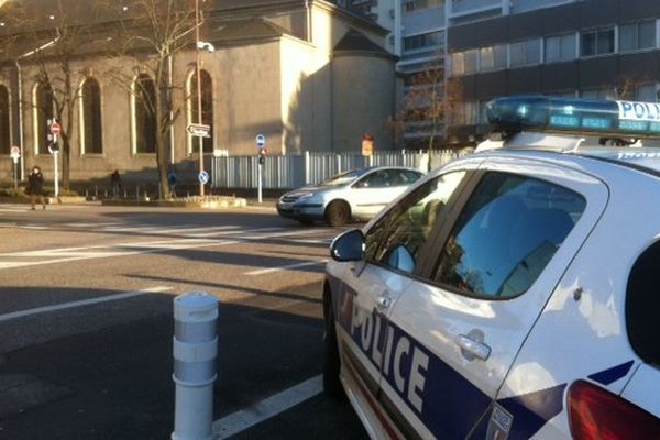 la police devant la synagogue de Nancy