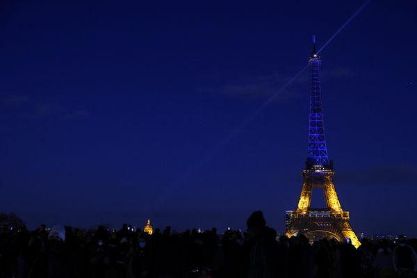 La Tour Eiffel aux couleurs de l'Ukraine jusqu'à dimanche.